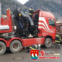 T Schadstoff 2 - LKW verliert Hydrauliköl