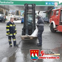 T Schadstoff 2 - LKW verliert Hydrauliköl